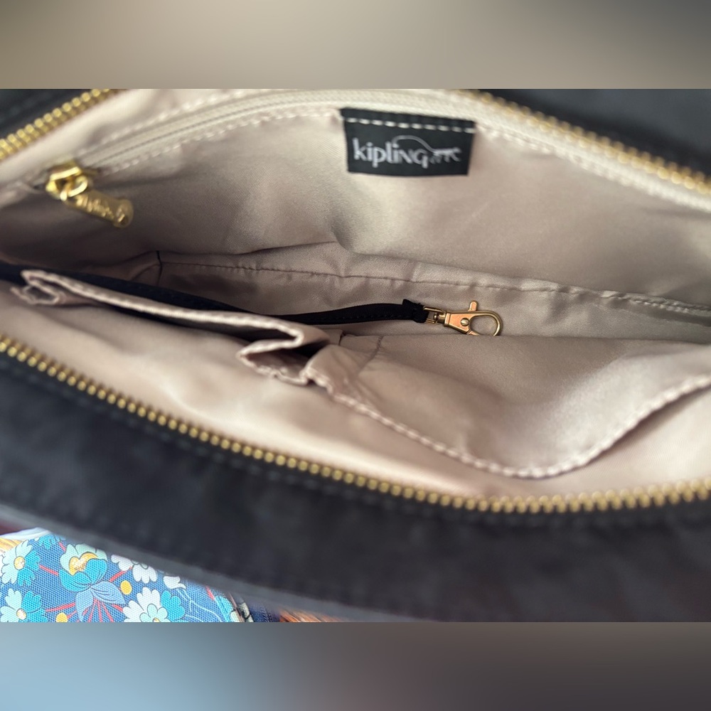 Kipling Shoulder/Crossbody Bag Black Gold Hardware Like New Double Front Pockets - Picture 5 of 7